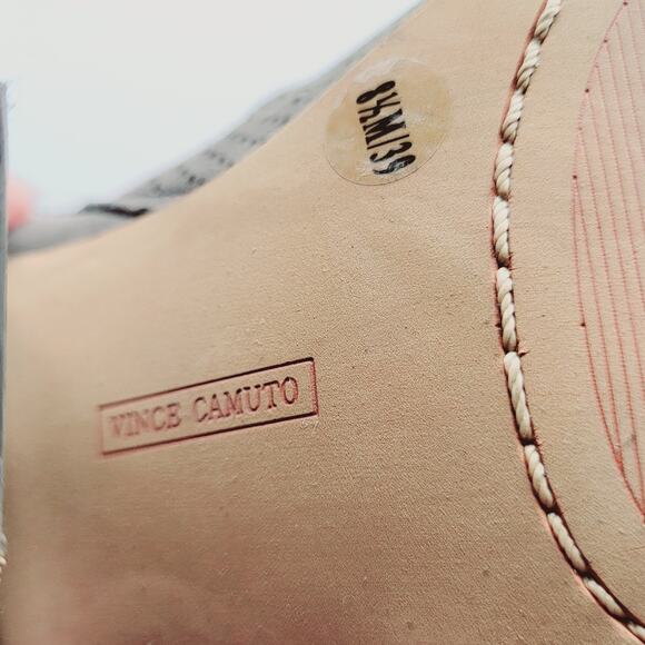 Vince Camuto Kent VI Gray Soft Suede Leather Peep Toe 4" Heeled Booties Sze 8.5M - Picture 8 of 11